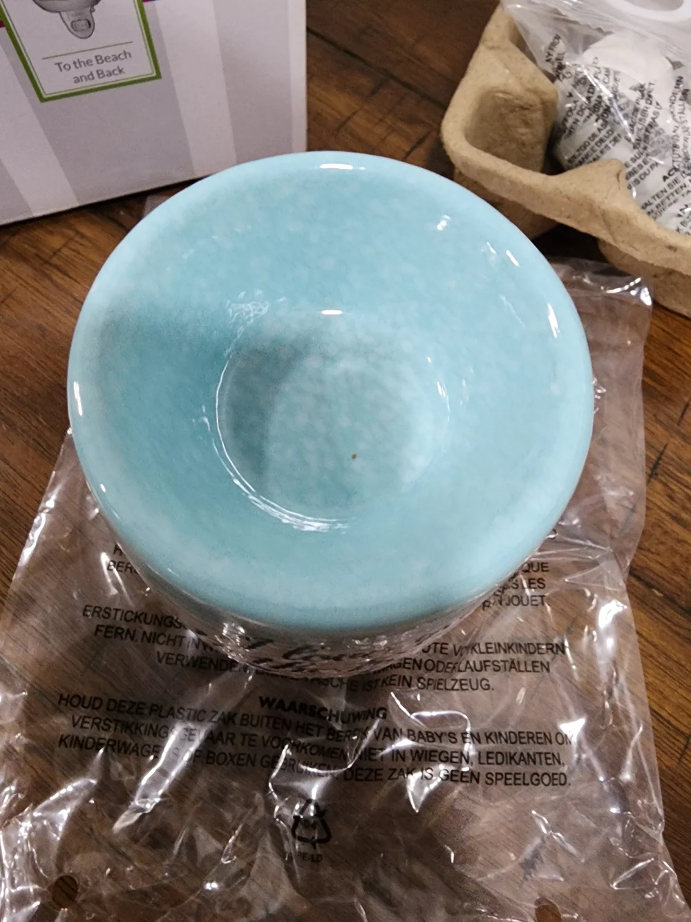 Scentsy To the Beach and Back Ceramic Wax Warmer Blue/White Round Glossy NWOT